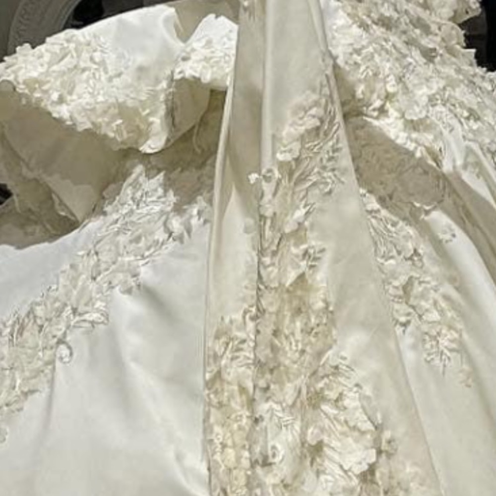 Absolutely stunning designer made wedding dress veil snd crown